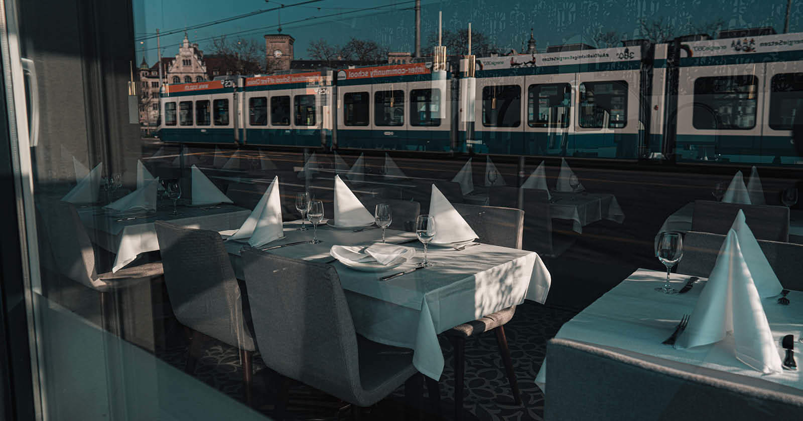 20210205 5 uur show leeg restaurant