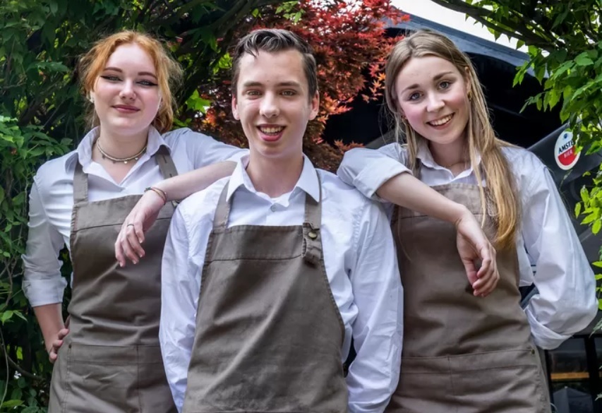 20210715 Artikel AD Puur voor het geld Dit zijn volgens Carmen 15 Jasper 16 en Kiki 15 óók goede rede