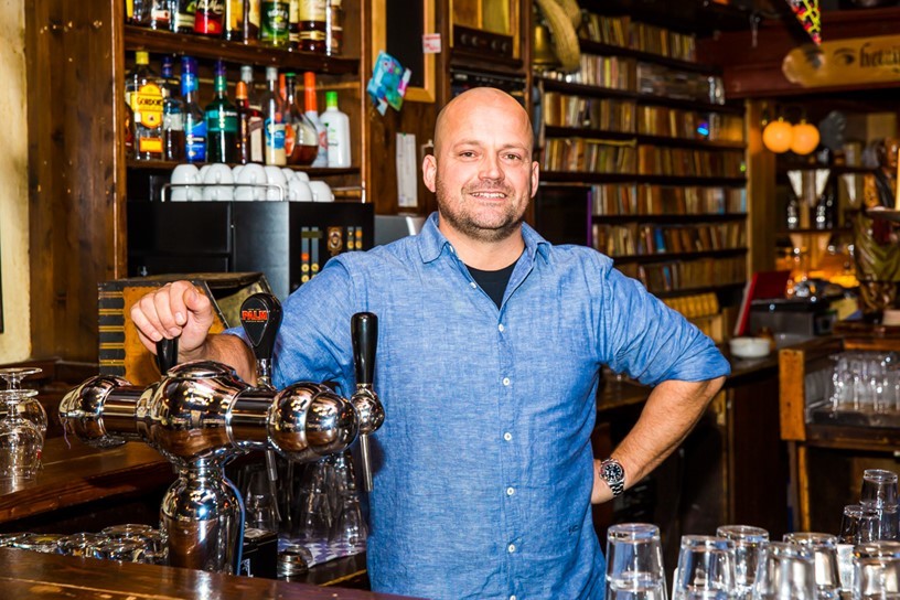 Cafehouder-met-tapkraan