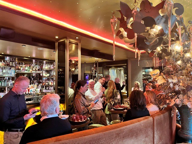 Hotel Twenty Seven bar