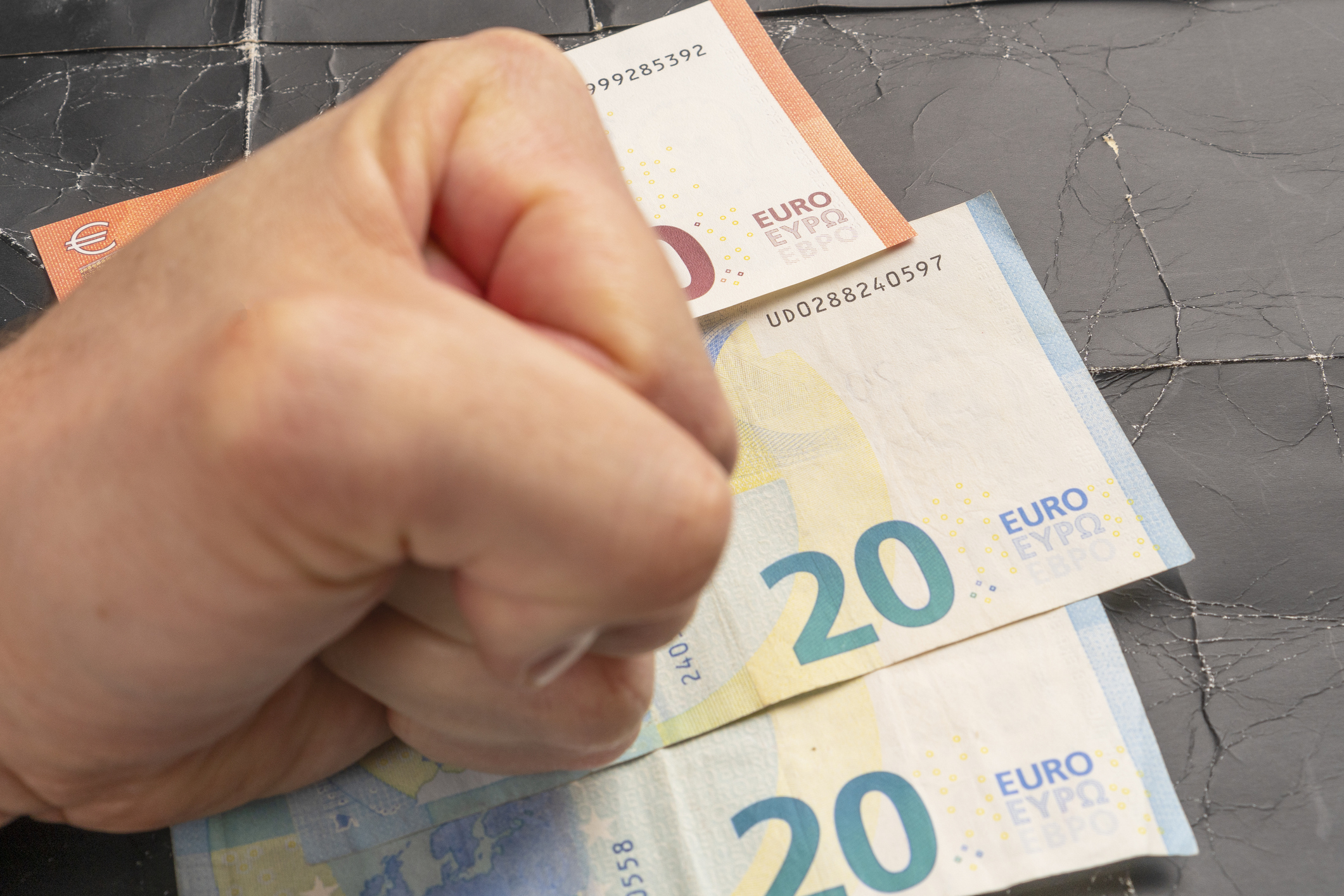 Vuist op tafel steun nodig