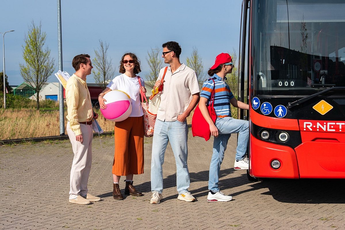 Bezoekers bus strandganger