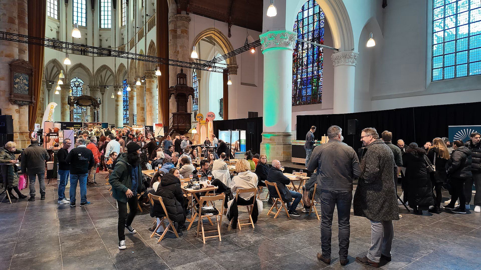 Bezoekers haagse horecabeurs