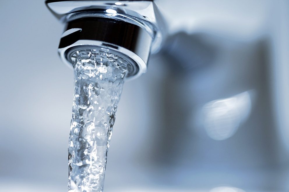 Lopende kraan water