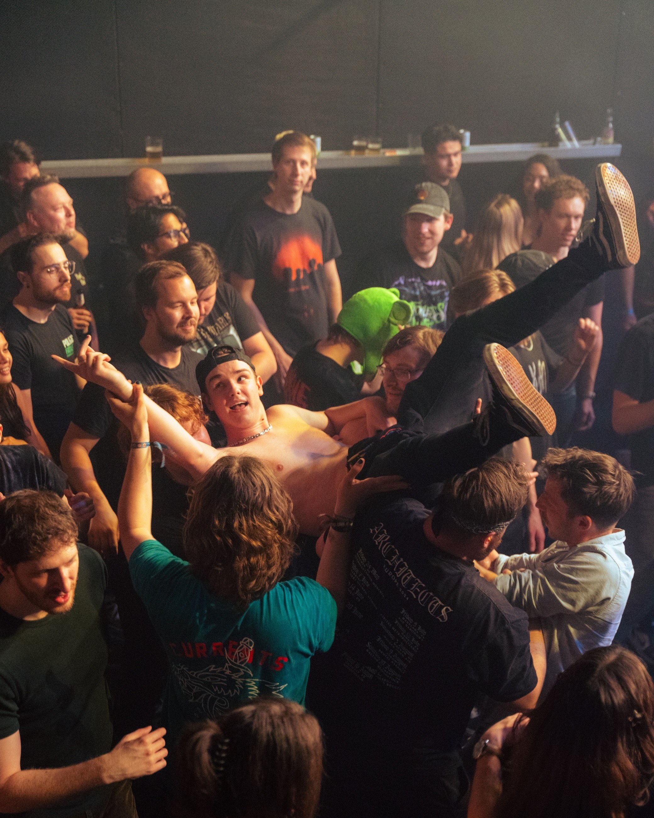 Crowdsurfing