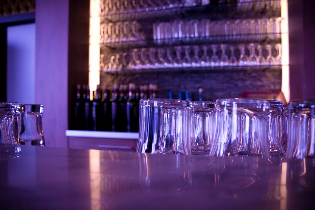 I Stock 145992015corona lege bar