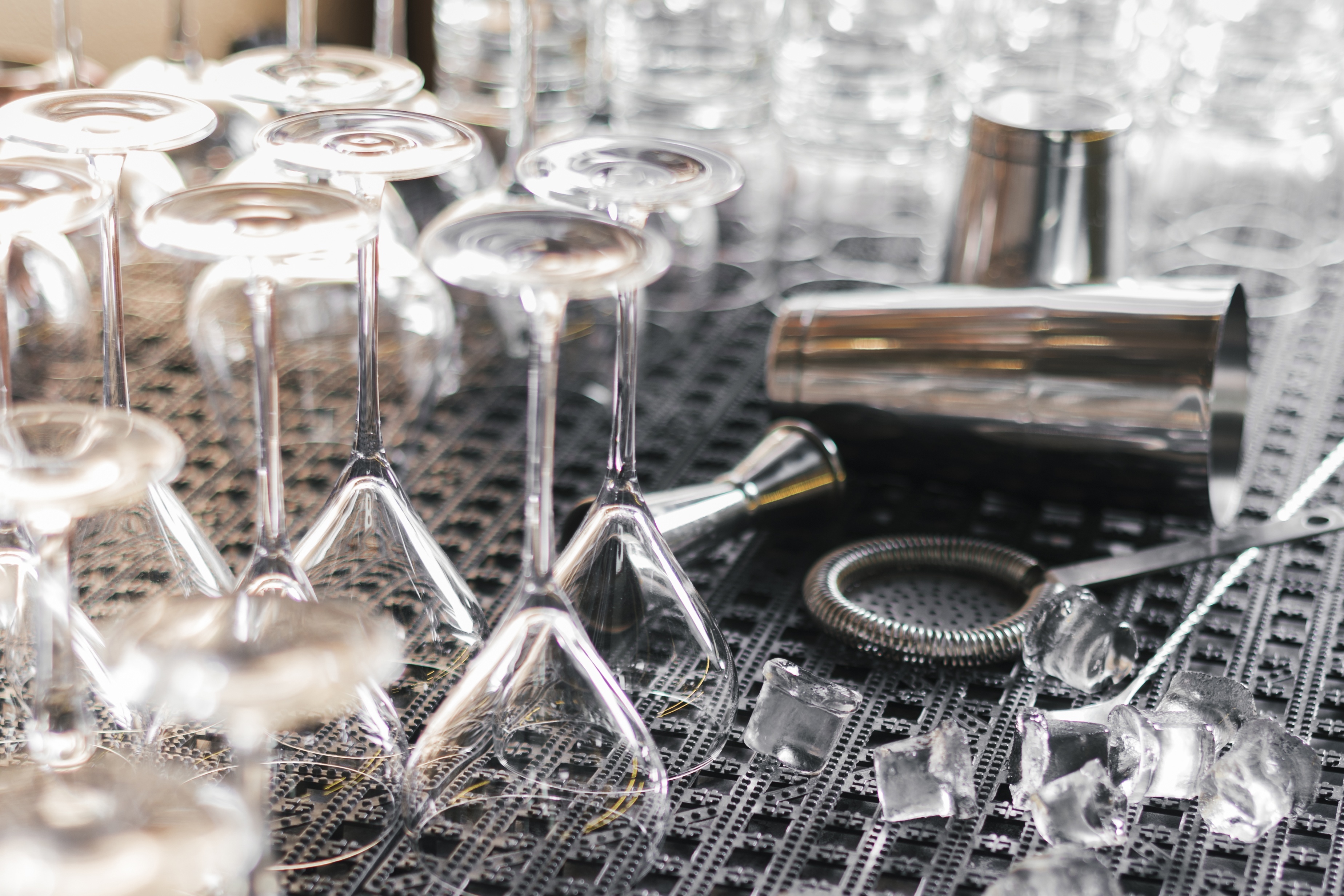 Ideal objects prepare cocktails Cropped