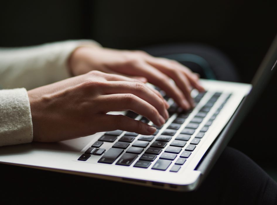 Craft 1920x1420 hero9corona laptop 700