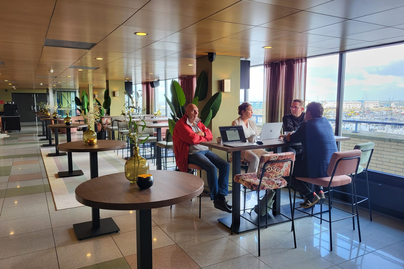 Foto vergadering KHN Velsen 11 9 2024 1324x881