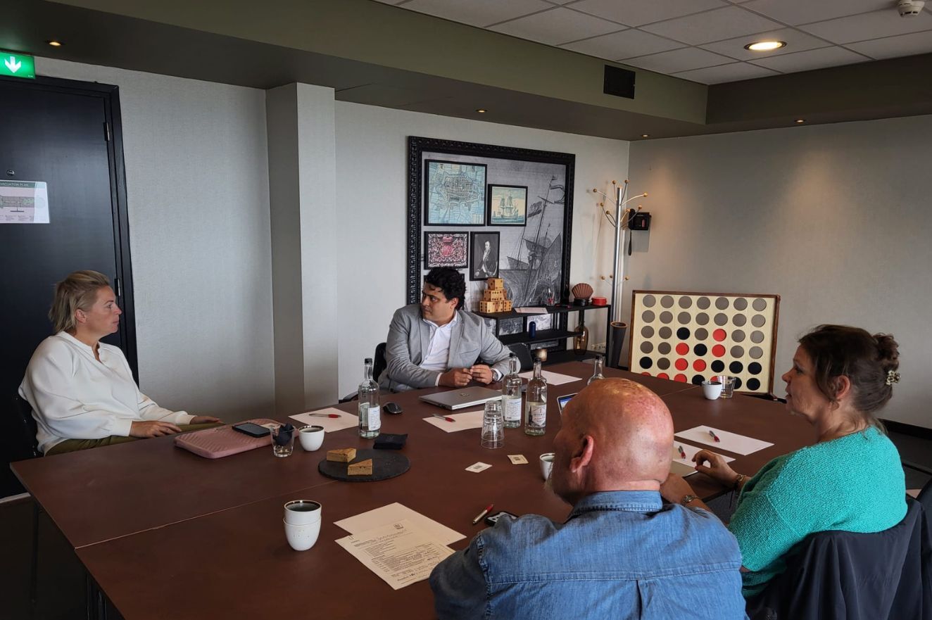 Foto vergadering KHN Velsen 14 6 2024 1324x881