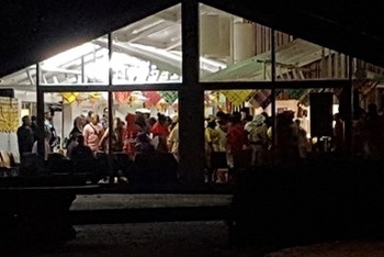 Paracommercieel feestje Cropped