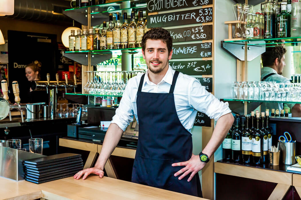 Cafebedrijf horecamedewerker bediening