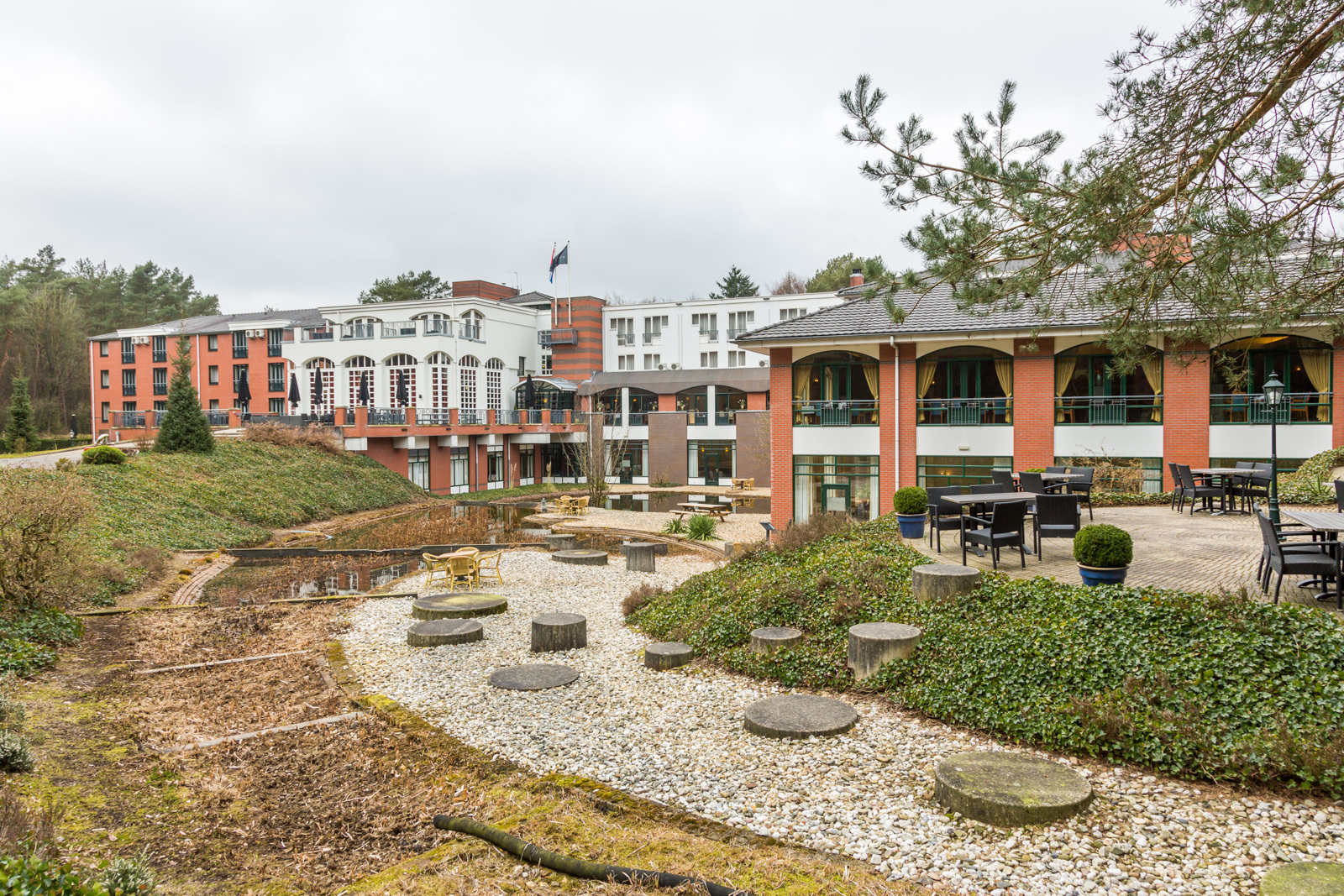 Hotel Garderen pand tuin