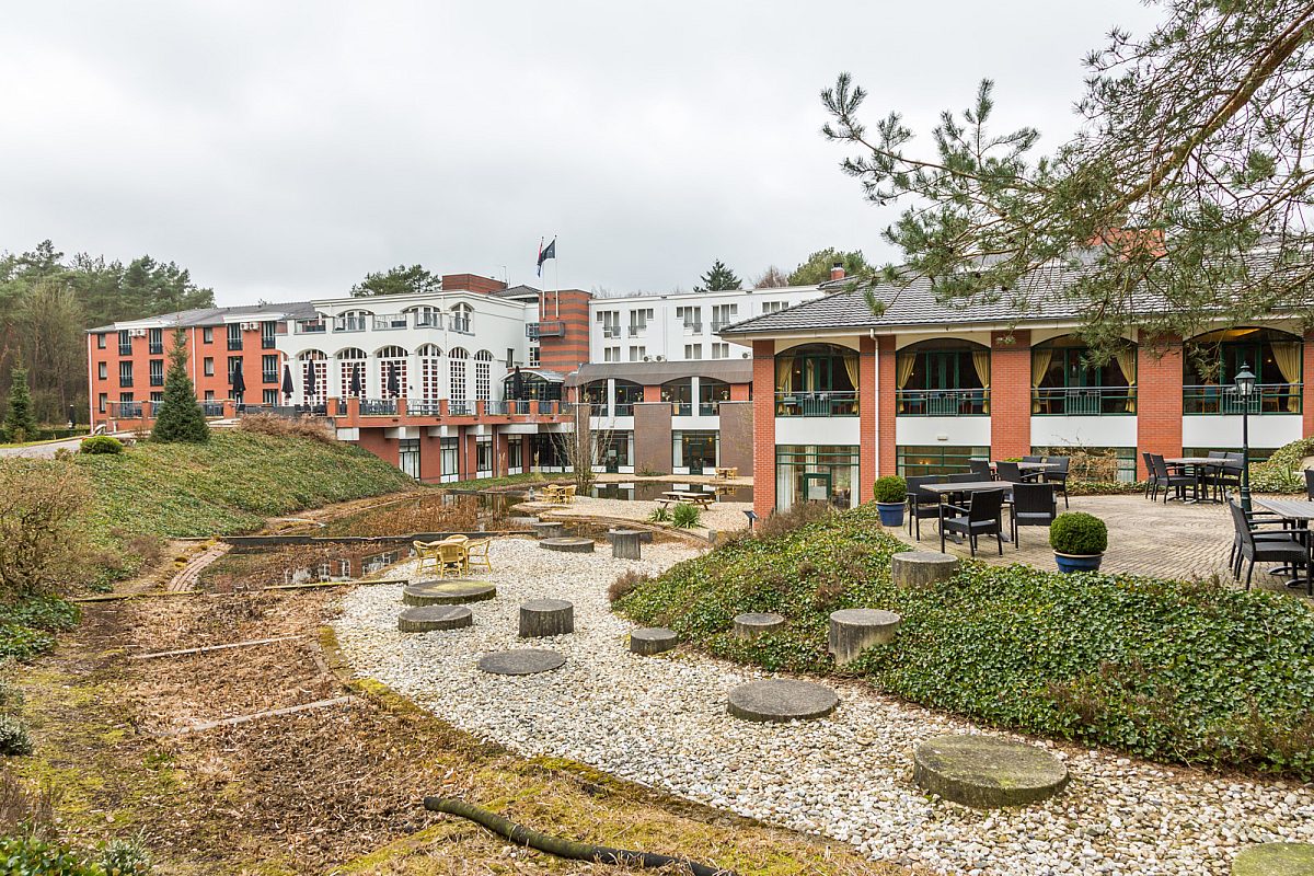 Hotel Garderen pand tuin