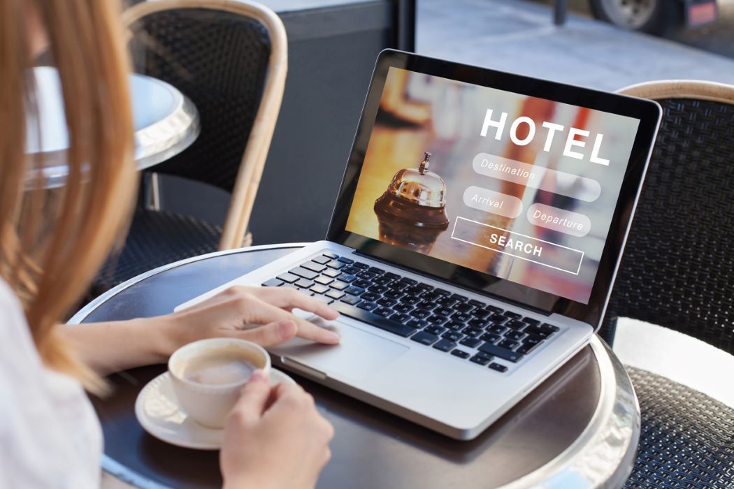 Hotel zoeken vergelijken website laptop