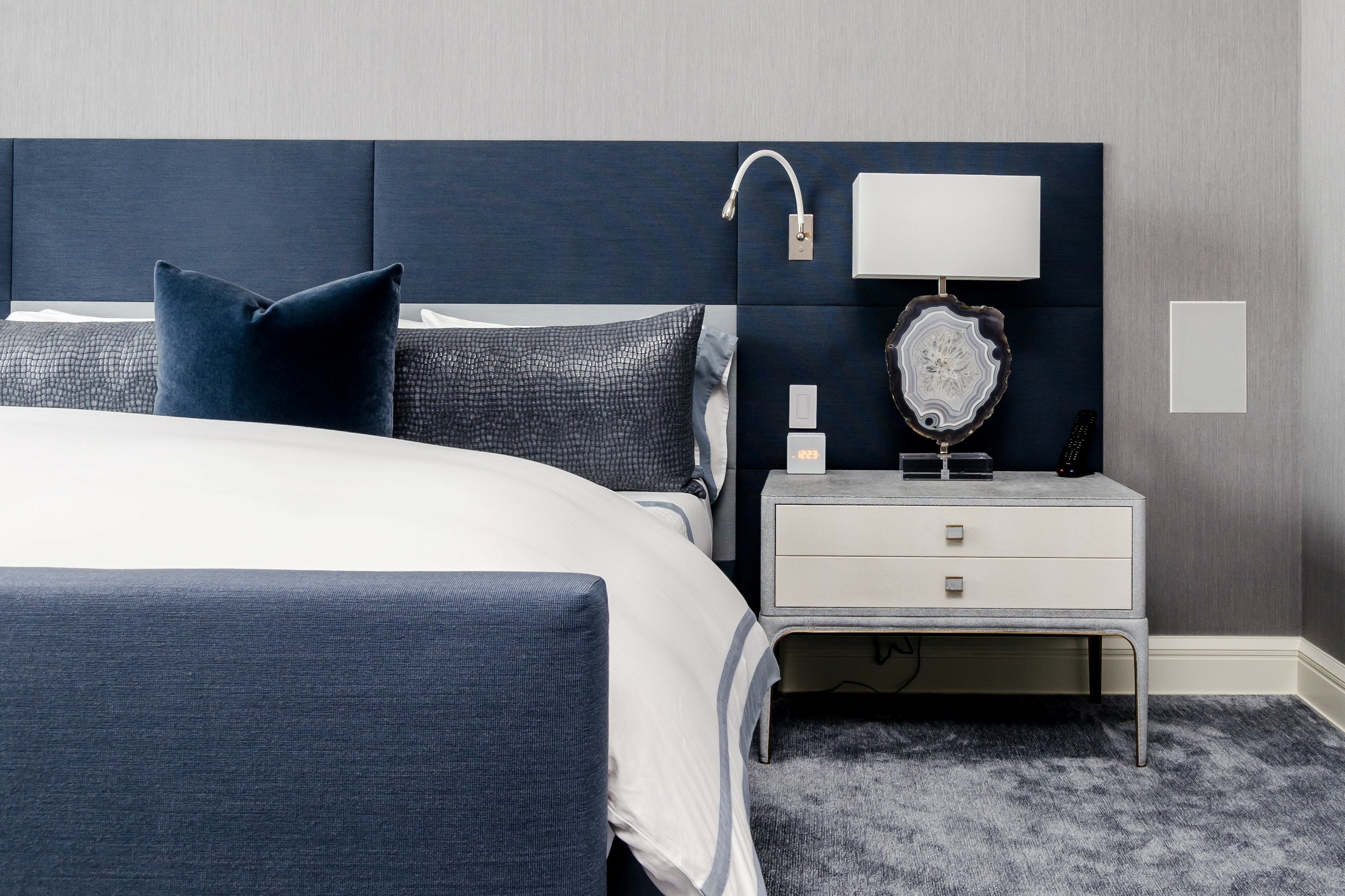 Hotelkamer hotelbed blauw duurzaam