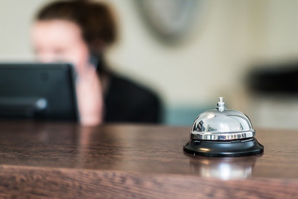 Hotelreceptie met bel