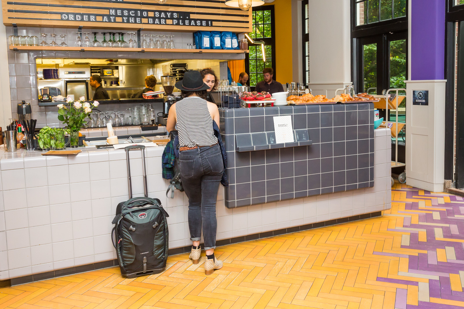 Hotelreceptie-en-bar