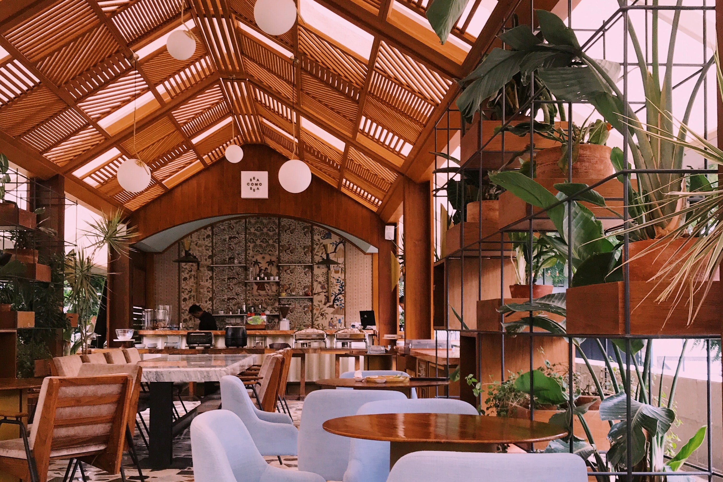 Restaurant interieur chairs tables