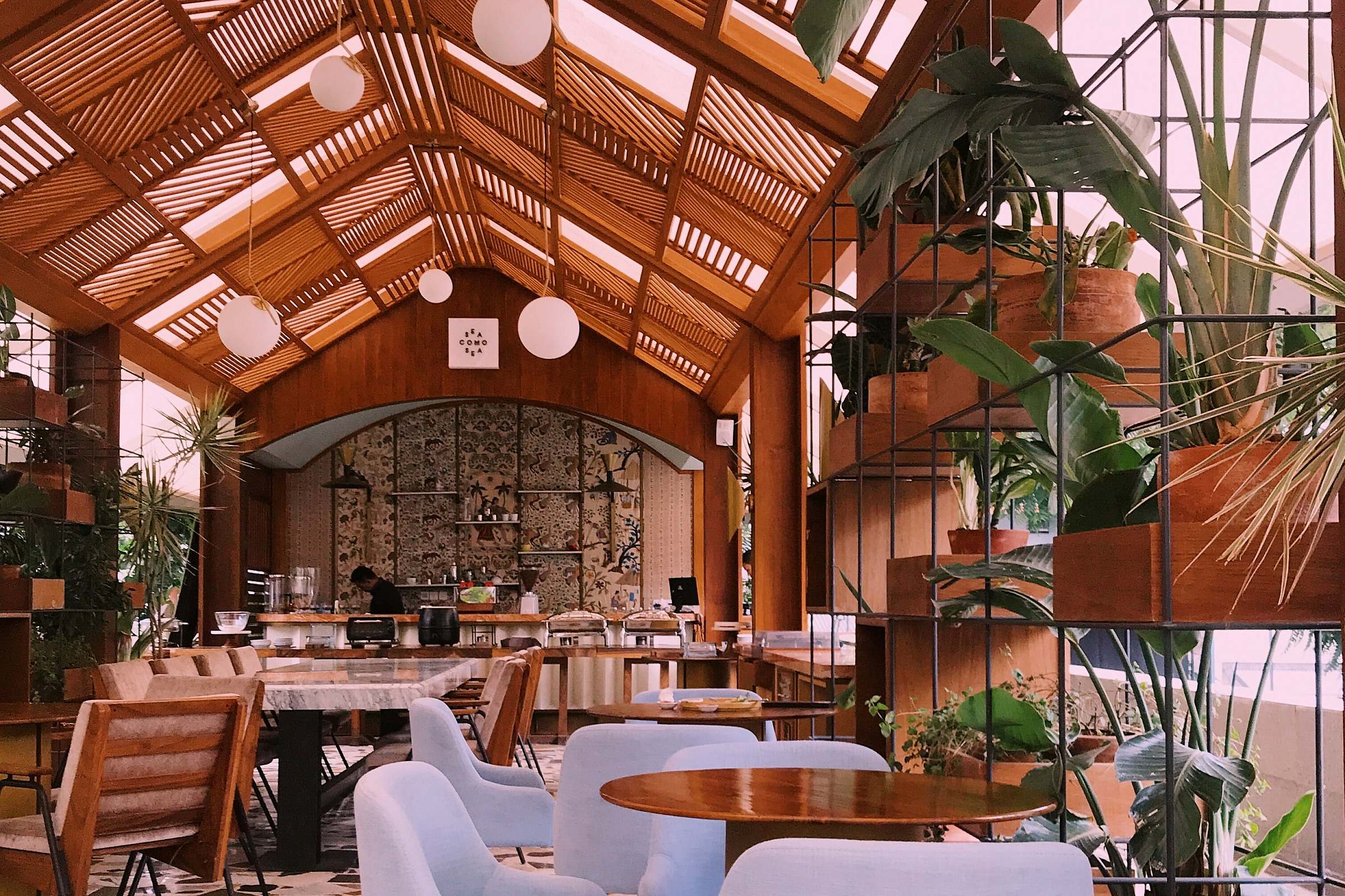 Restaurant interieur chairs tables