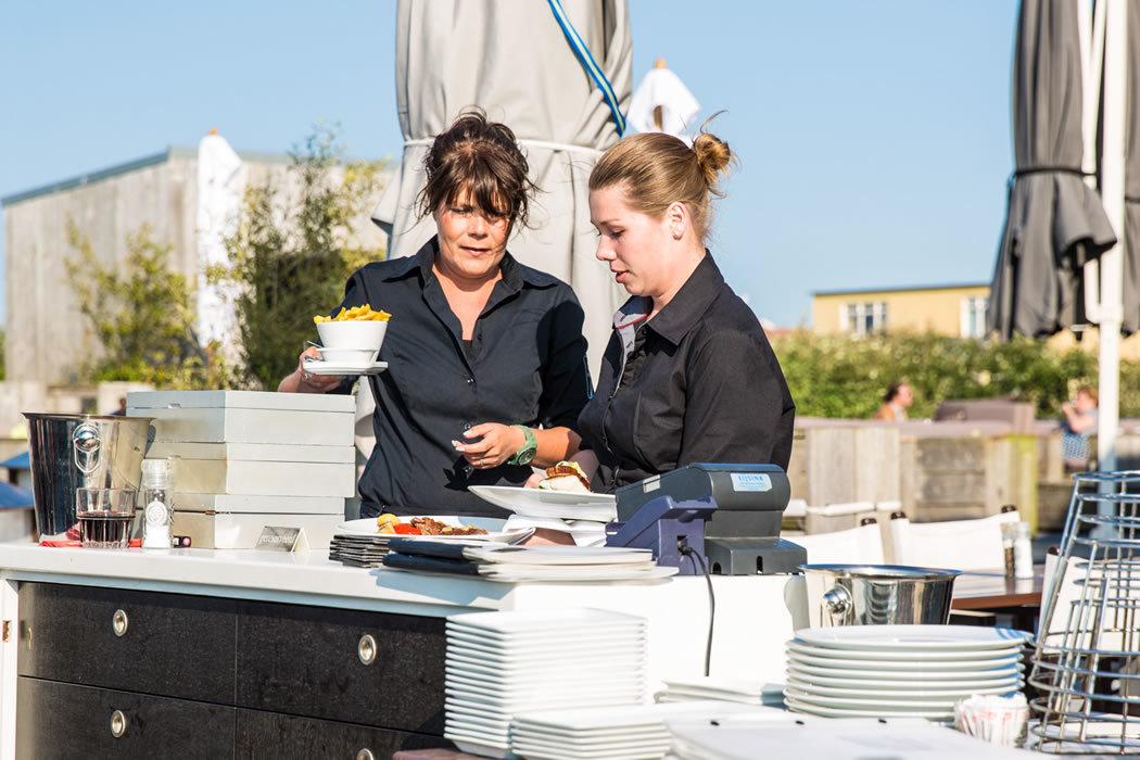 Weerkneemsters strandppaviljoen fw