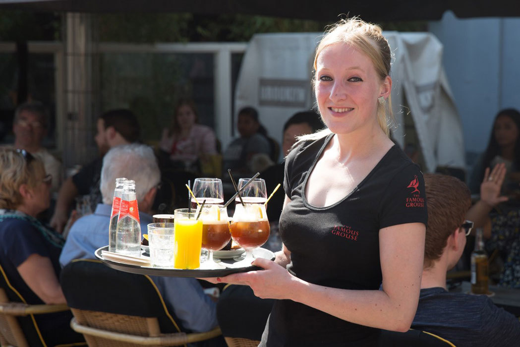 Plastic rietjes terras serveerster dienblad dranken