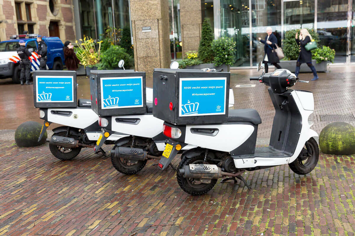 KHN Actie Pizza Den Haag 20171221 bezorgscooters vechtvoormijnpunt