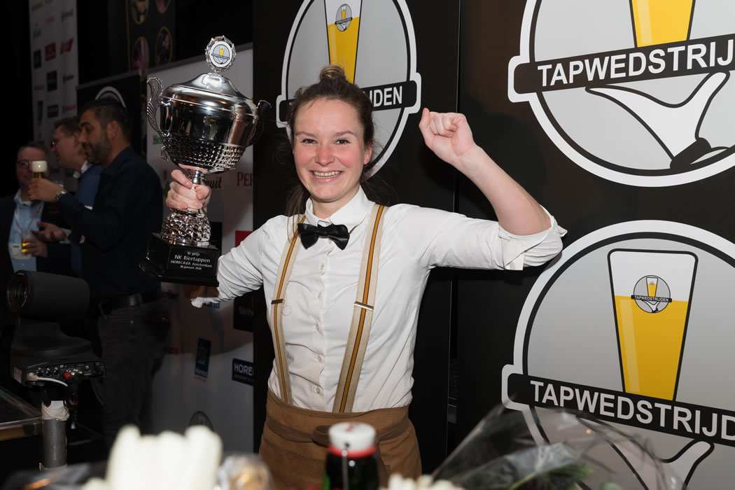Amber Ott beste biertapper van Nederland