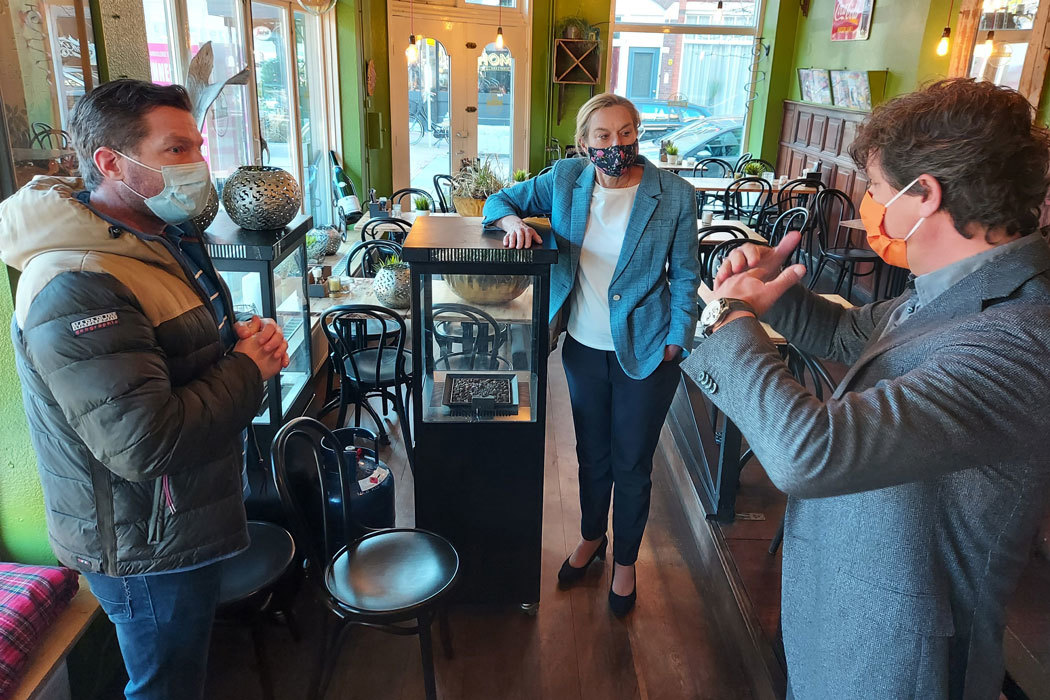 Op 1 maart bezochten D66-lijstrekker Sigrid Kaag en MKB-Nederland voorzitter Jacco Vonhof Maurice van der Lans van restaurant Bij Mauce in Den Haag