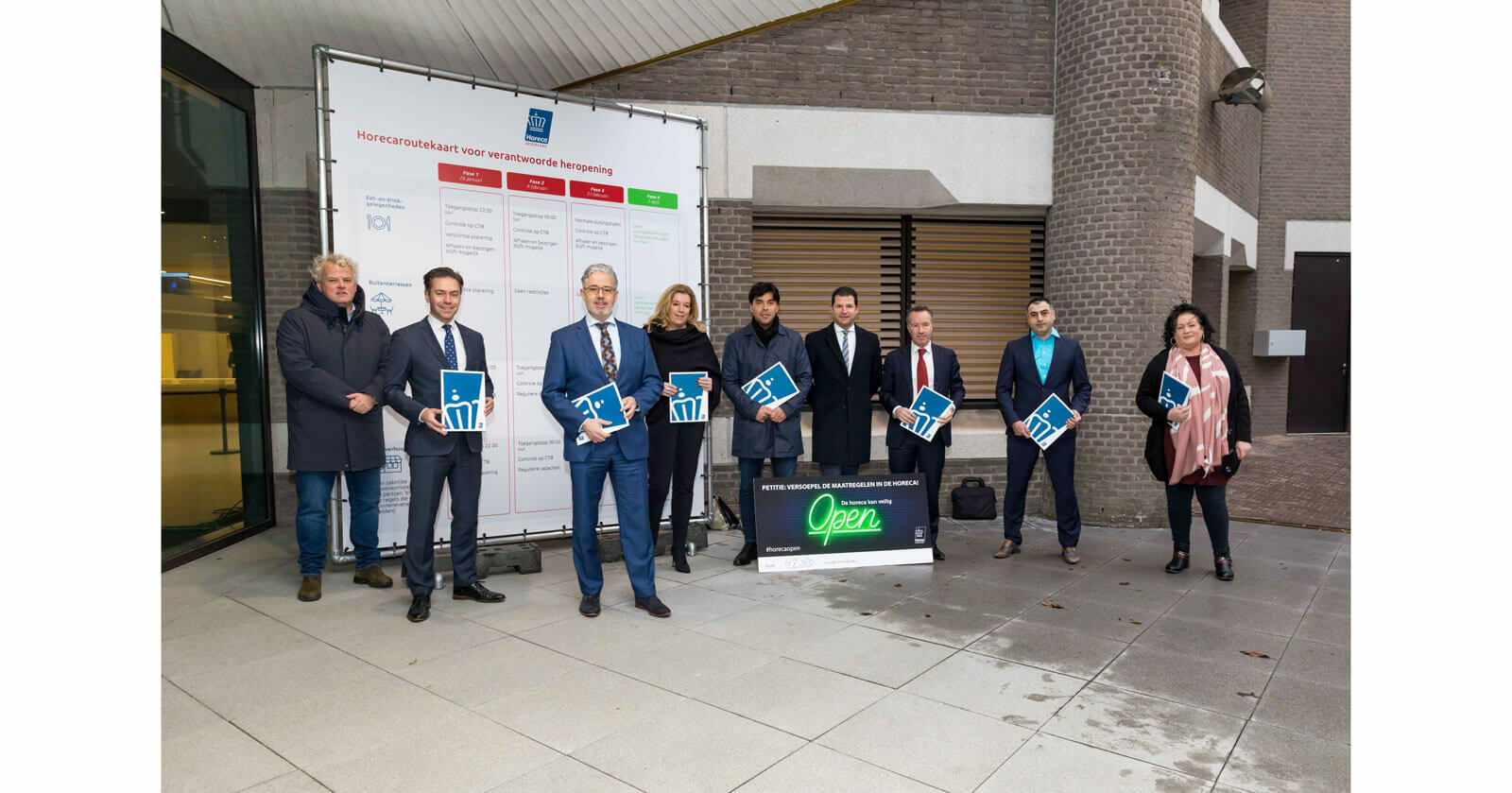 Aanbieding petitie en routekaart 20 01 2022 aan tweede kamerleden 3 1600x839 px