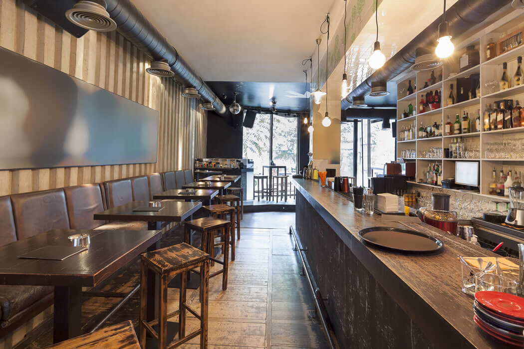 Lege bar Adobe Stock 92602033