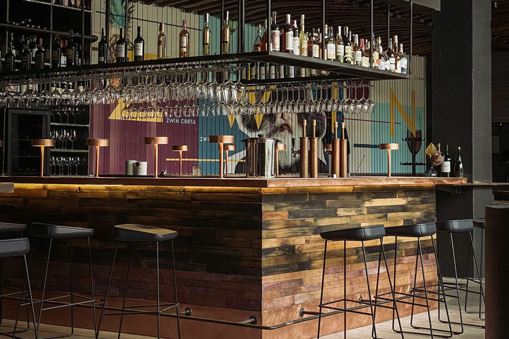 Lege bar lege barkrukken