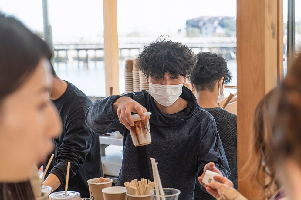 Mondkapje koffie medewerker