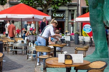Tafel schoonmaken terras corona