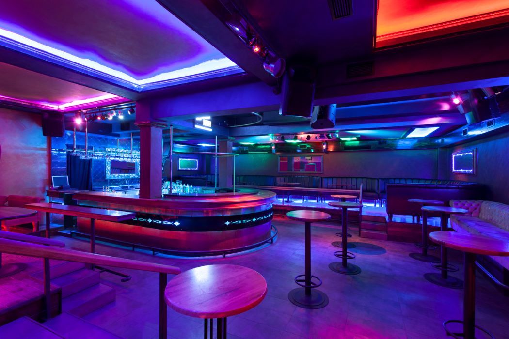 I Stock 521113767 club lege dansvloer corona