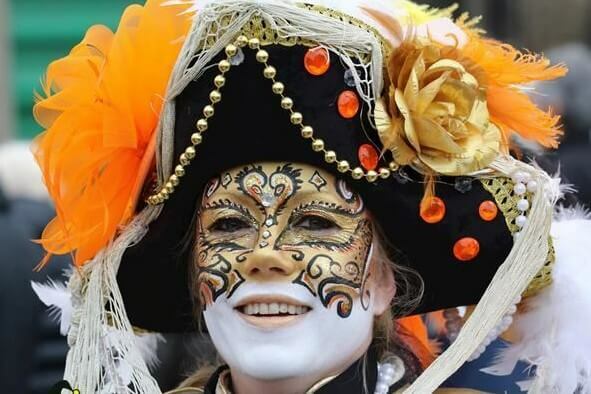 Carnaval vrouw geschminkt