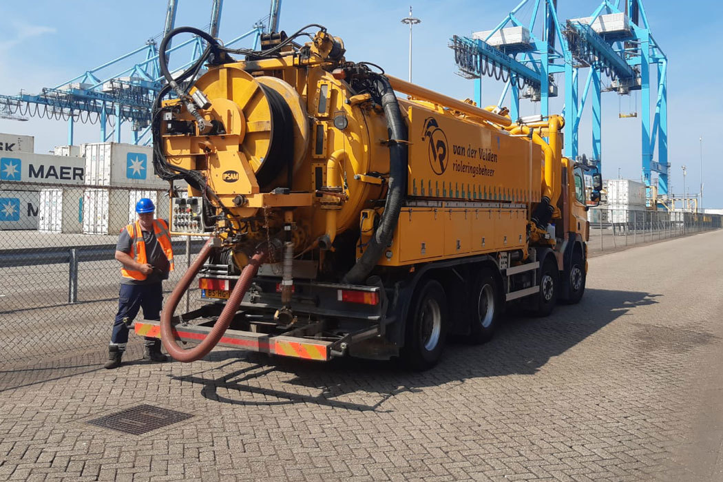 Riool reiniging vetput van der velden 1050x700