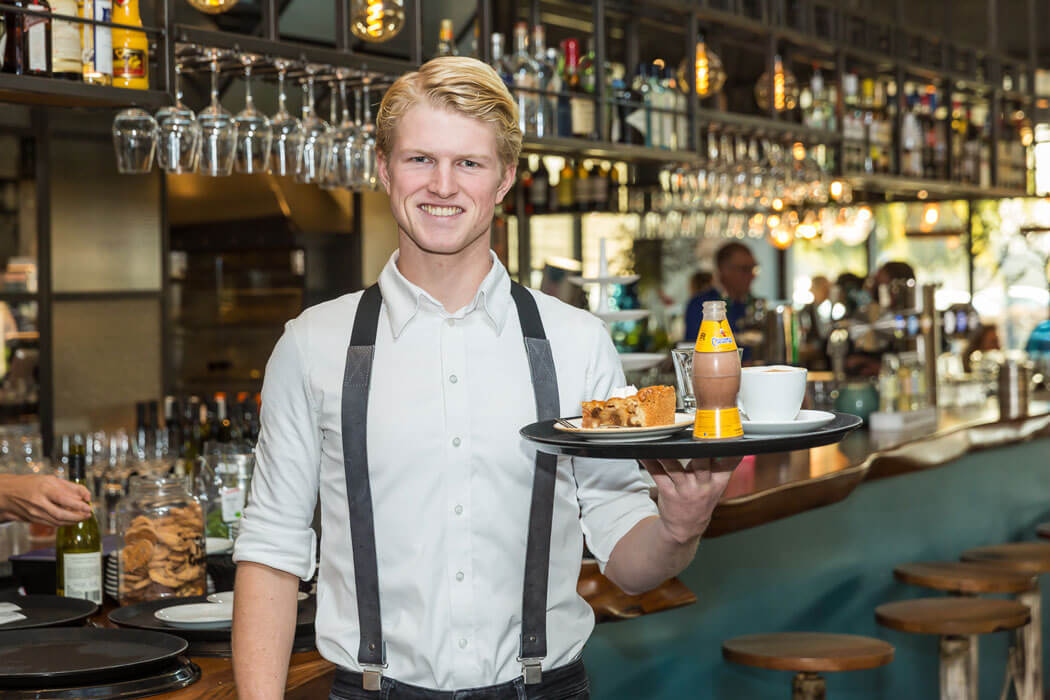 Ledenvoordelen Herofoto medewerker bediening