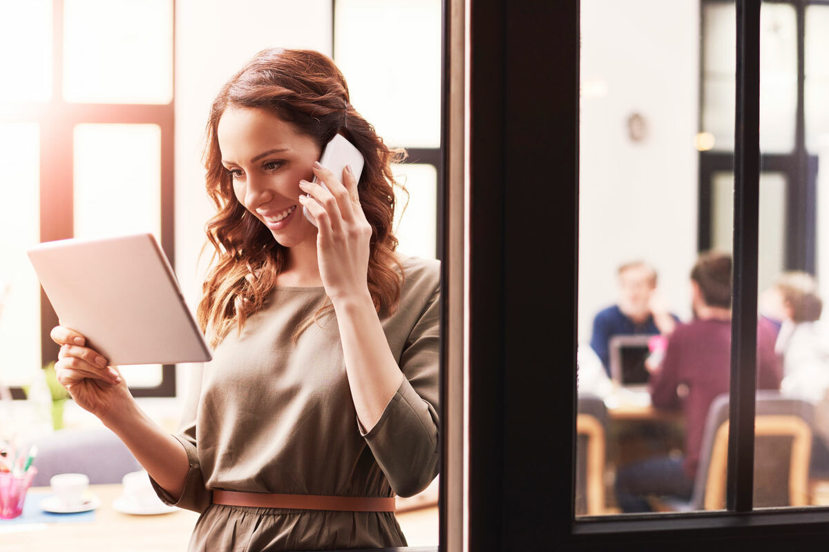 Blije ondernemer in restaurant
