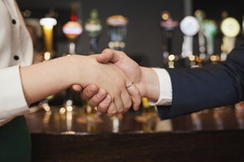 I Stock 000043132816 Medium handshake bar cropped