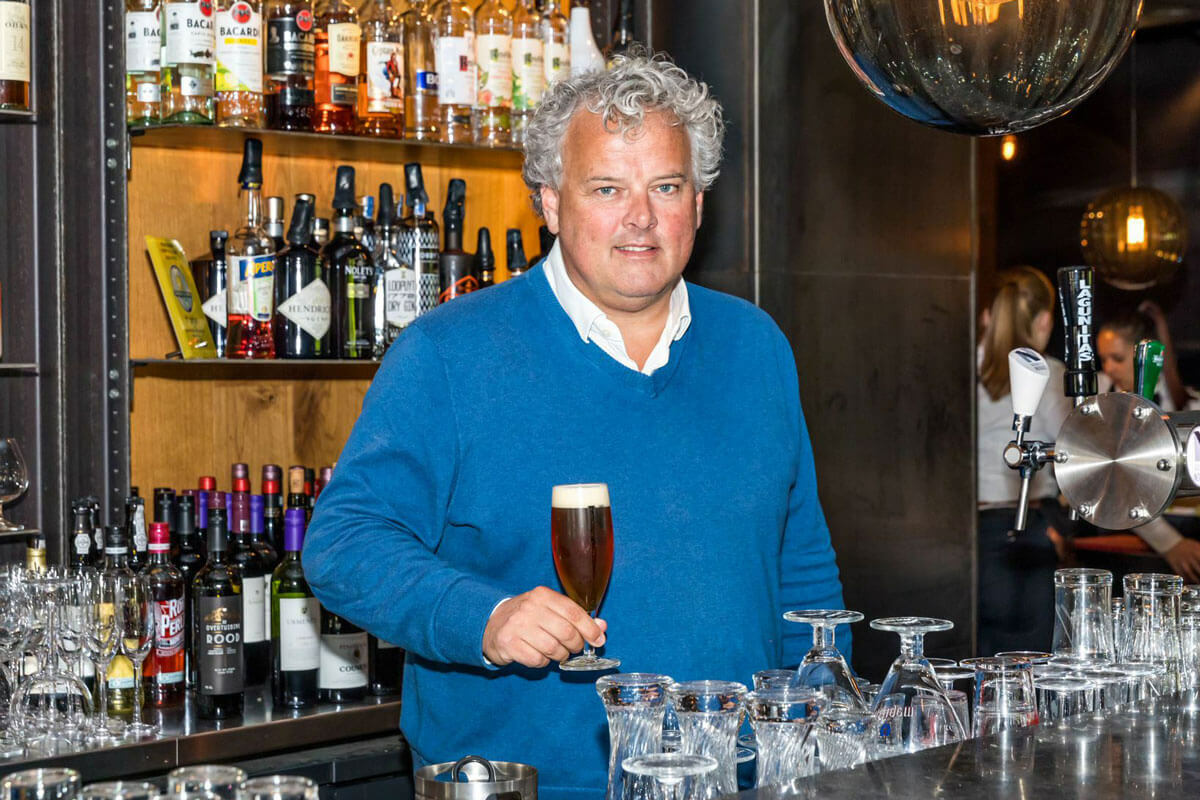 Rober Willemsen in zijn café