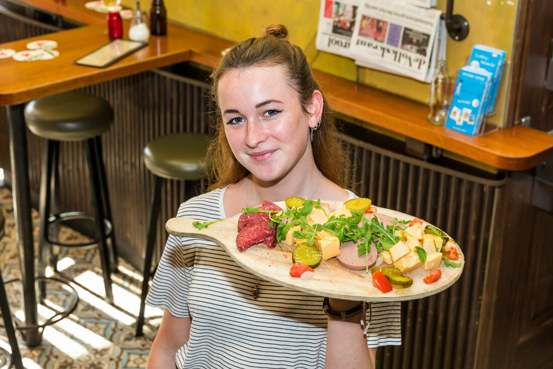 Medewerker bediening eetcafe