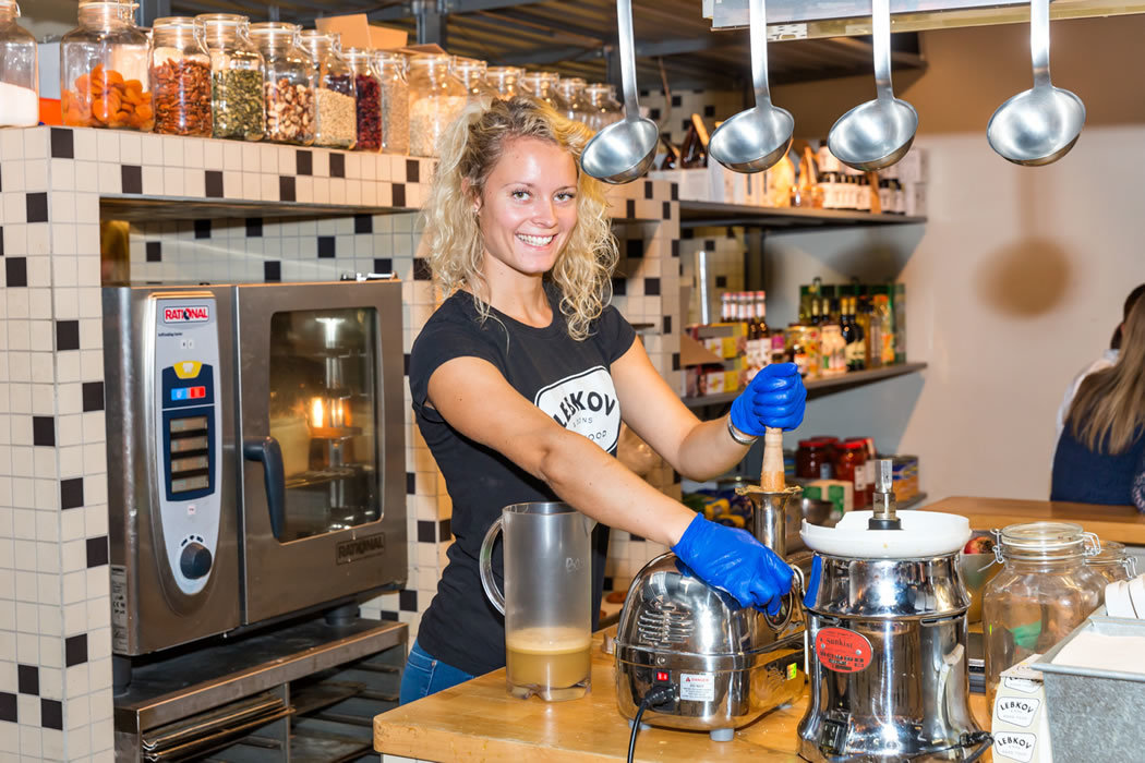 Medewerkster restaurant lebkov