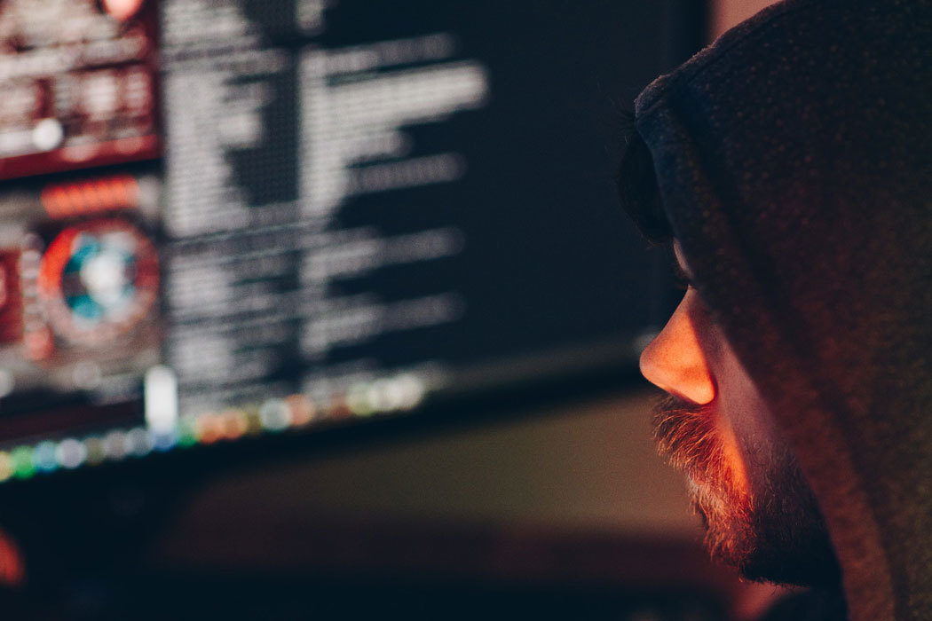 Cybercrime hacker 1050x700