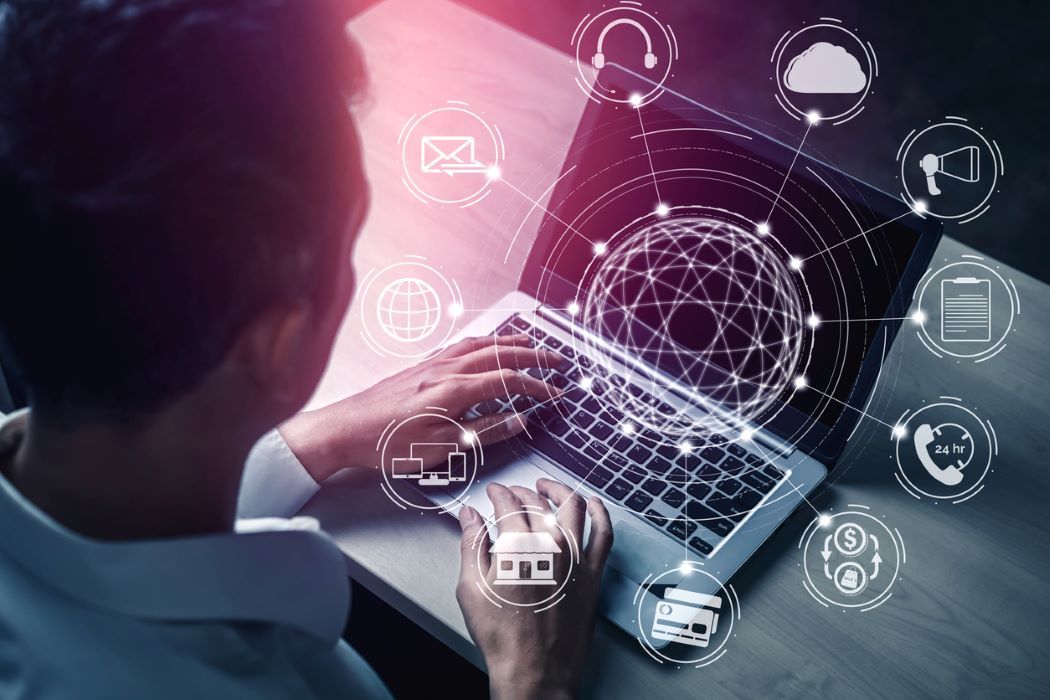 Cybercrime online ondernemen man laptop