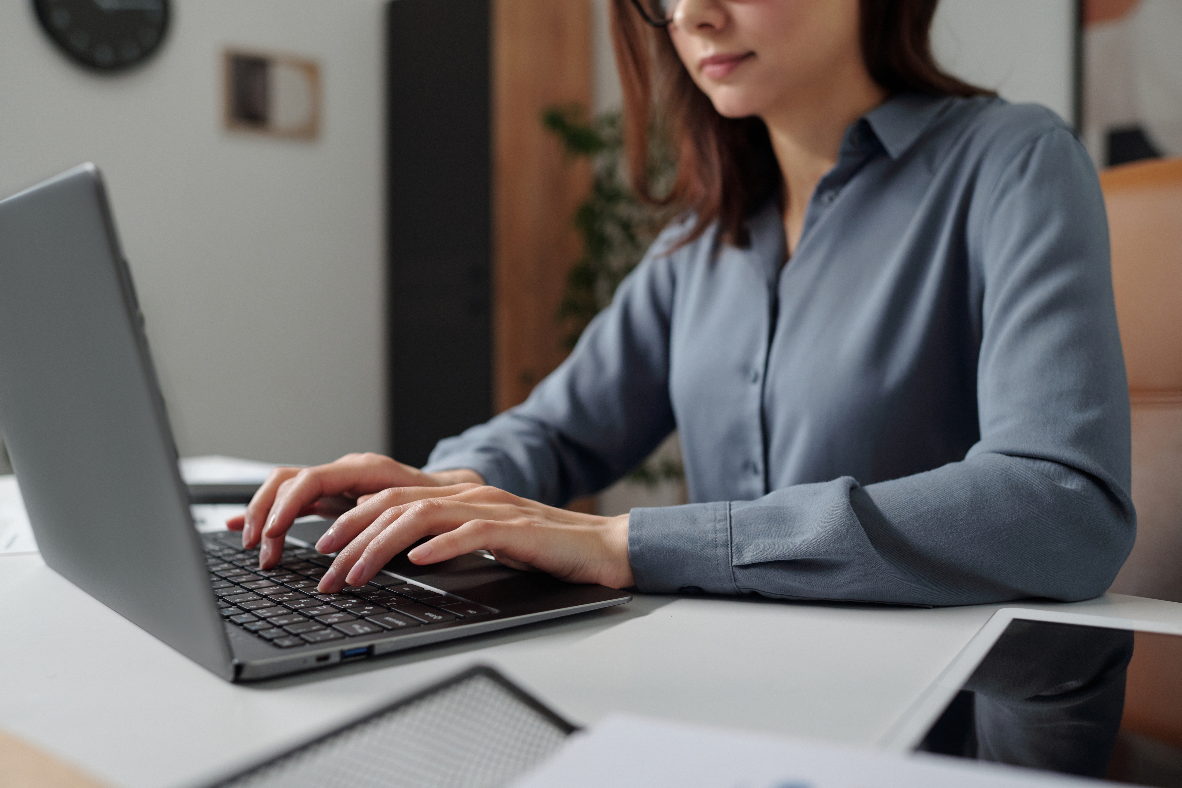 Vrouw met laptop